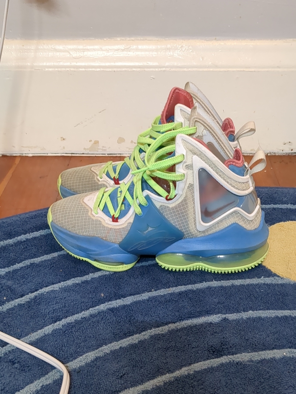 NIKE LEBRON 19 DUTCH BLUE LIME GLOW WHITE BIG KIDS SIZE 4.5